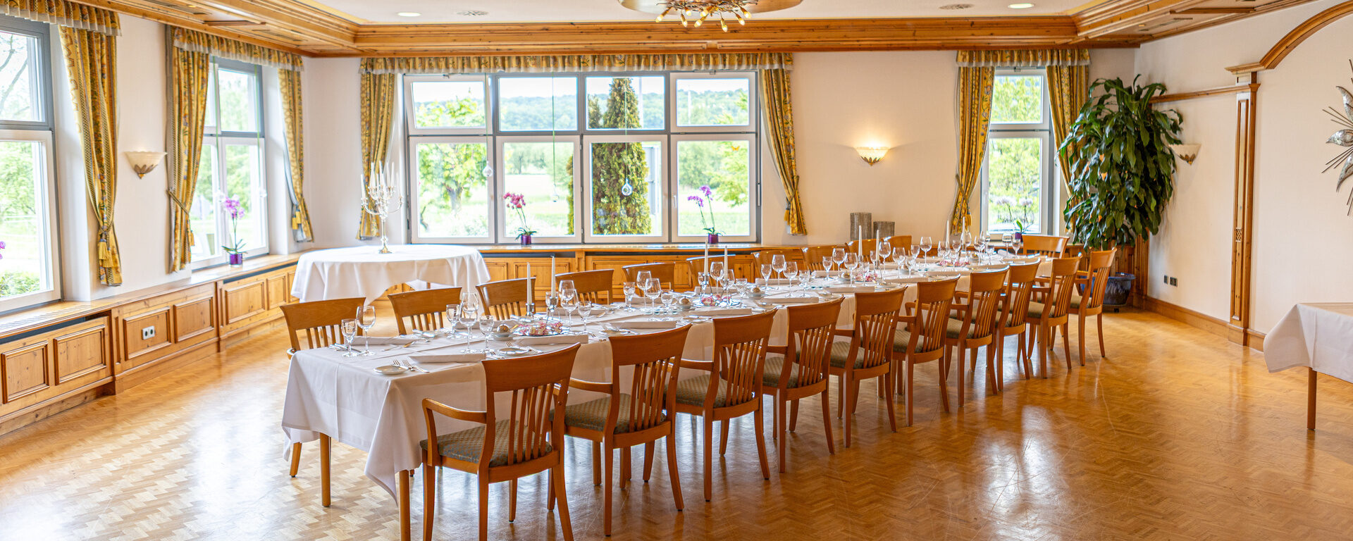 Heller Saal Sonnenaue im Landhaus Feckl für Tagungen und Seminare